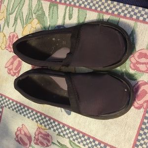 BZee black slip on shoes